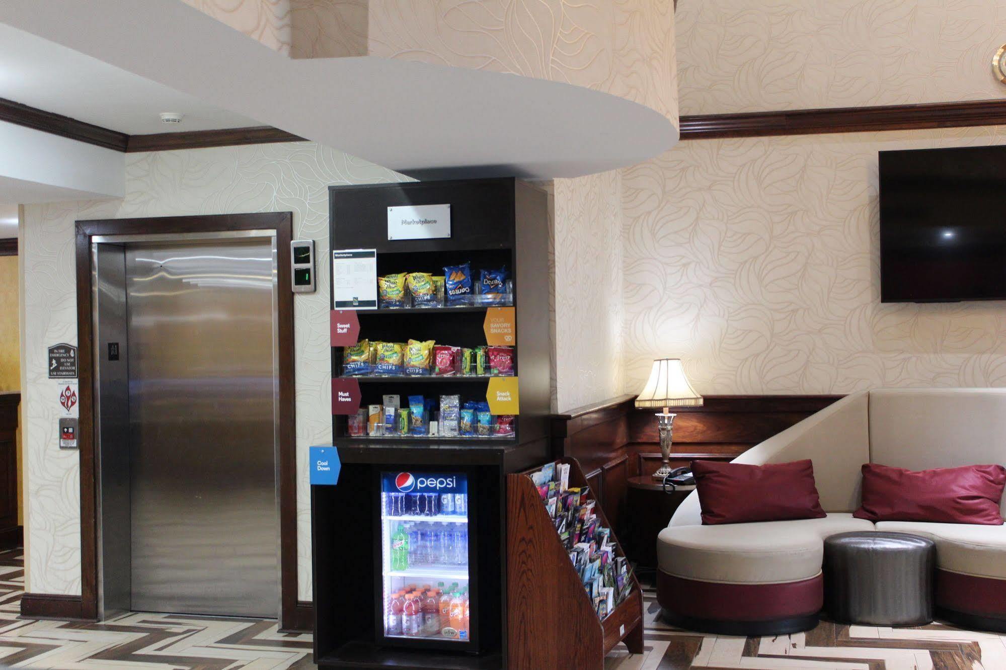 Quality Suites Nyc Gateway North Bergen Exterior foto