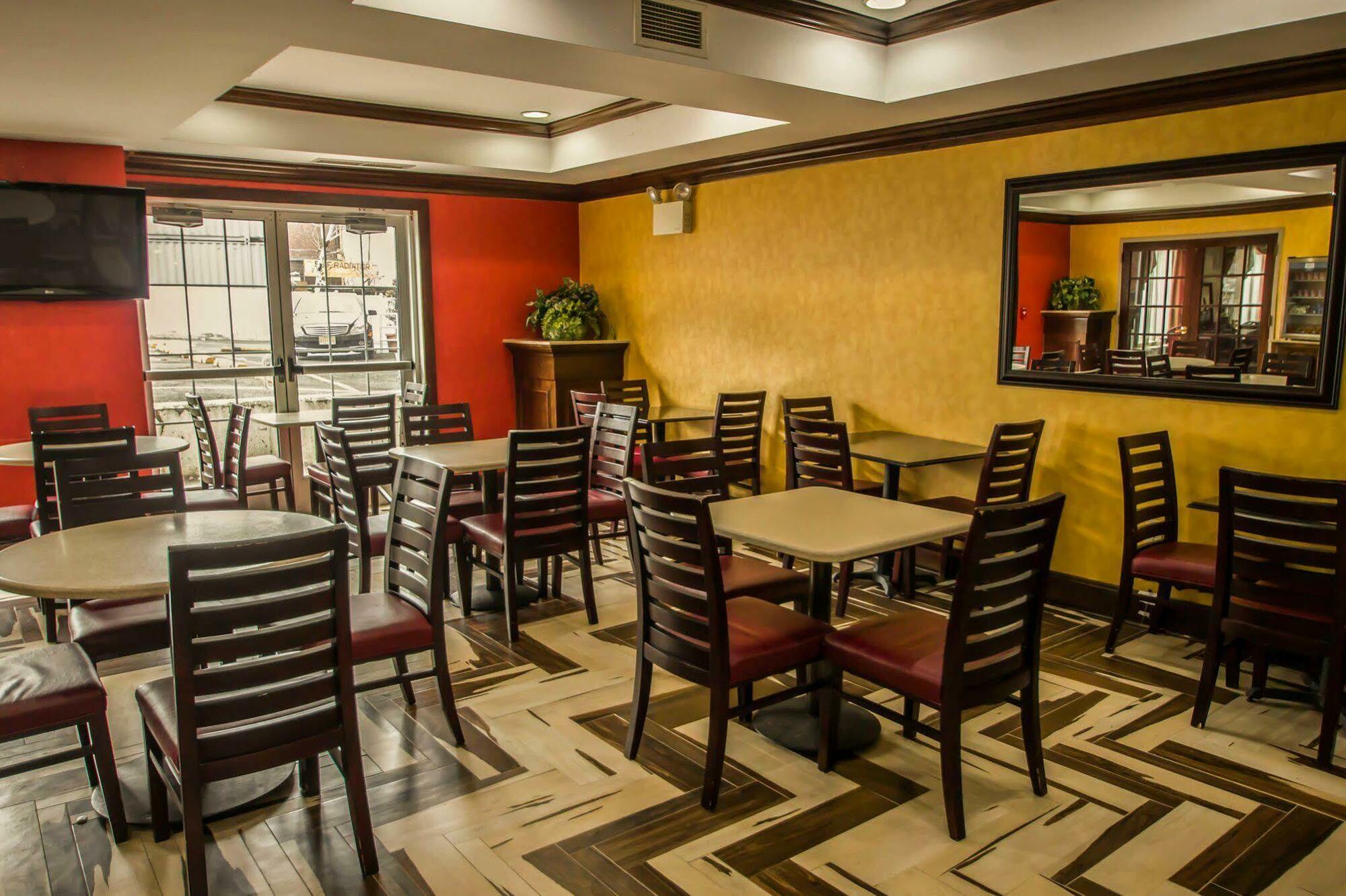 Quality Suites Nyc Gateway North Bergen Exterior foto